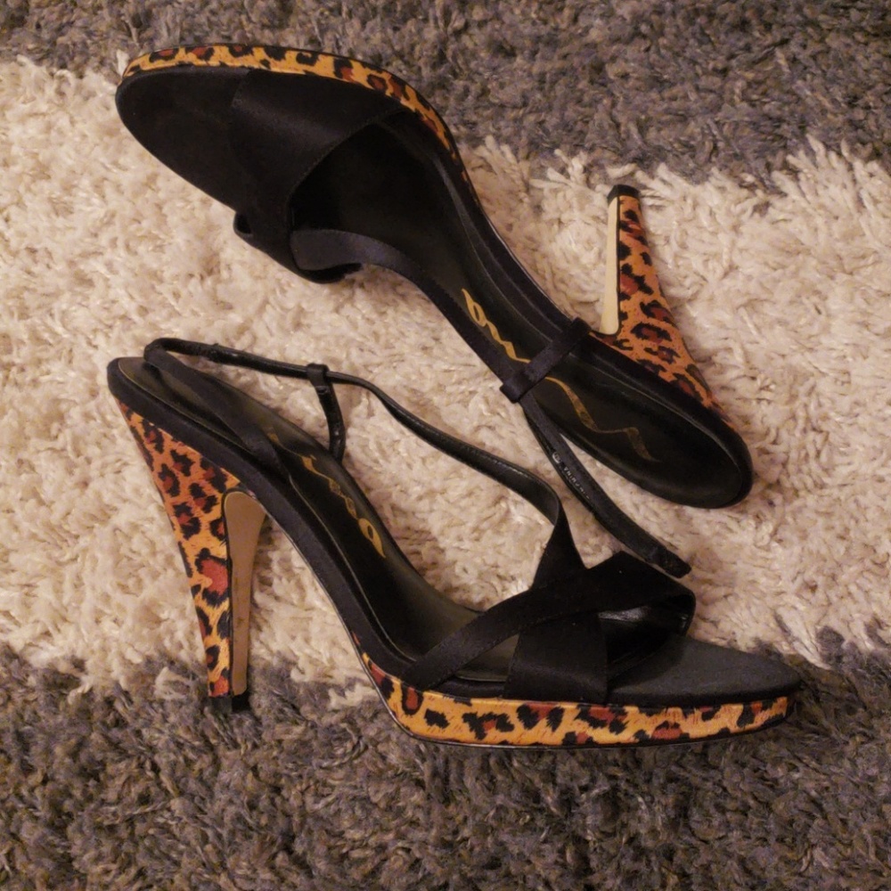 Black & leopard-print heels